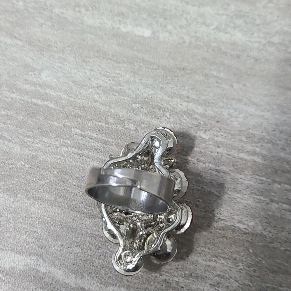 Unique ring - Picture 2 of 3